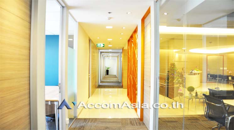 10  Office Space For Rent in Ploenchit ,Bangkok BTS Ploenchit at Q House Ploenchit Service Office AA10284